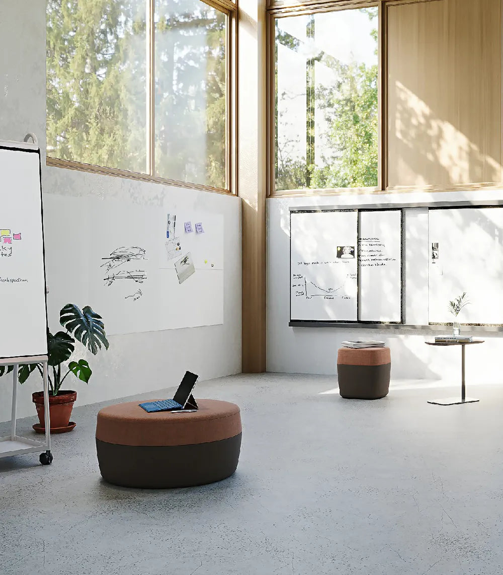 Flujo WriteDeck multi-space setup with a combination of mobile and wall-mounted configurations.